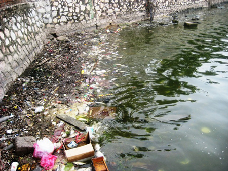 Tình[-]trạng[-]ô[-]nhiễm[-]nghiêm[-]trọng[-]ở[-]Hồ[-]Tây.